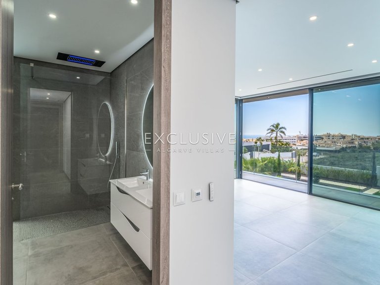 Villa for Sale in Lagos, Algarve 12