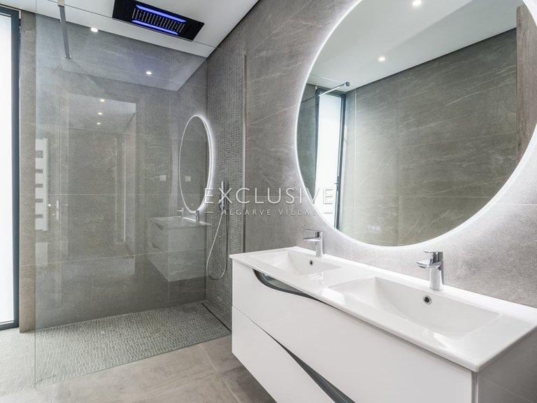 Villa for Sale in Lagos, Algarve 13