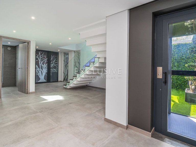 Villa for Sale in Lagos, Algarve 20