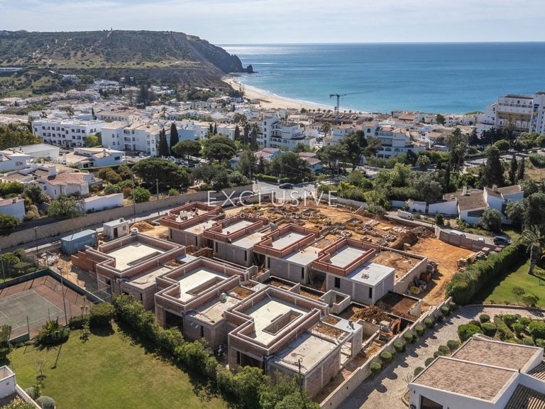 Town House for Sale in Praia Da Luz, Algarve 1