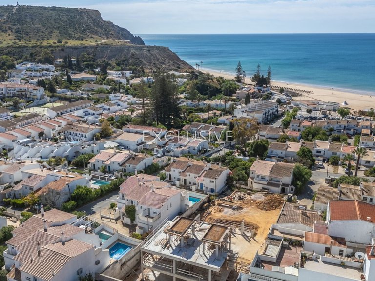 Villa for Sale in Praia Da Luz, Algarve 18