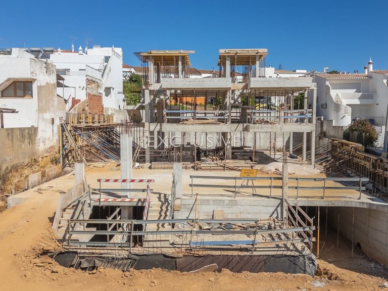 Villa for Sale in Praia Da Luz, Algarve 4
