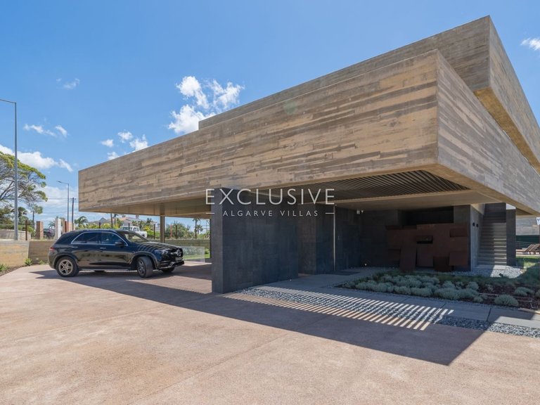 Villa for Sale in Praia Da Luz, Algarve 3