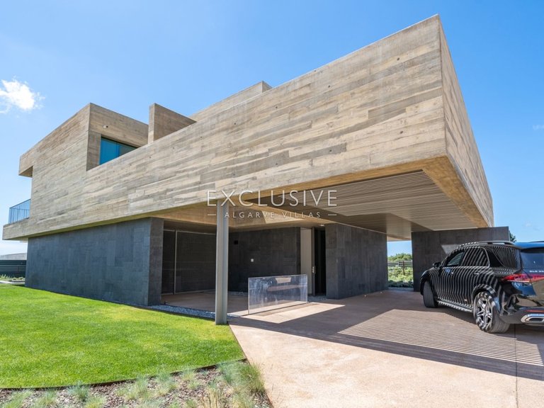 Villa for Sale in Praia Da Luz, Algarve 4
