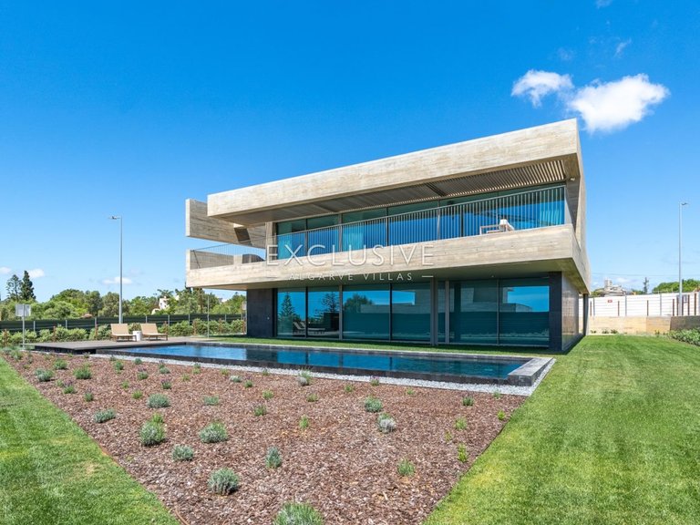 Villa for Sale in Praia Da Luz, Algarve 36