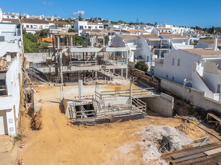 Villa for Sale in Praia Da Luz, Algarve 27