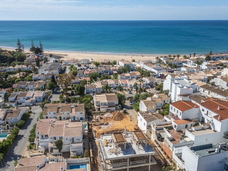 Villa for Sale in Praia Da Luz, Algarve 30