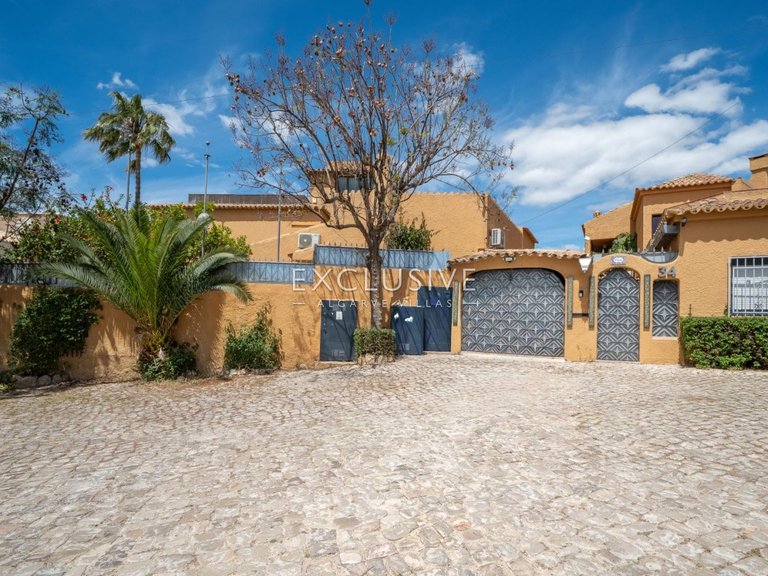 Villa for Sale in Albufeira, Algarve 4