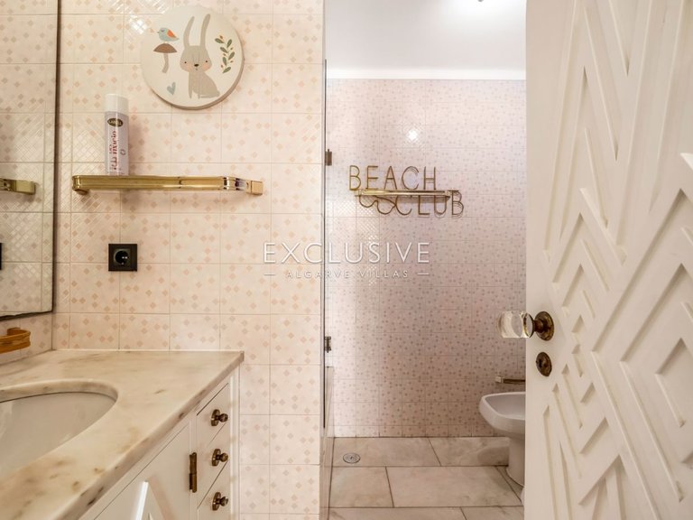 Villa for Sale in Albufeira, Algarve 30