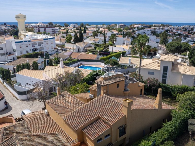 Villa for Sale in Albufeira, Algarve 1