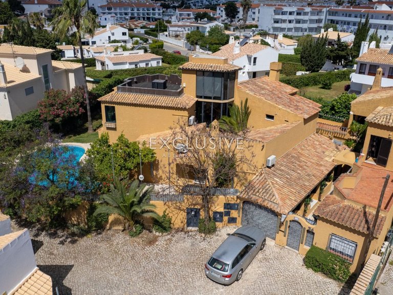 Villa for Sale in Albufeira, Algarve 8