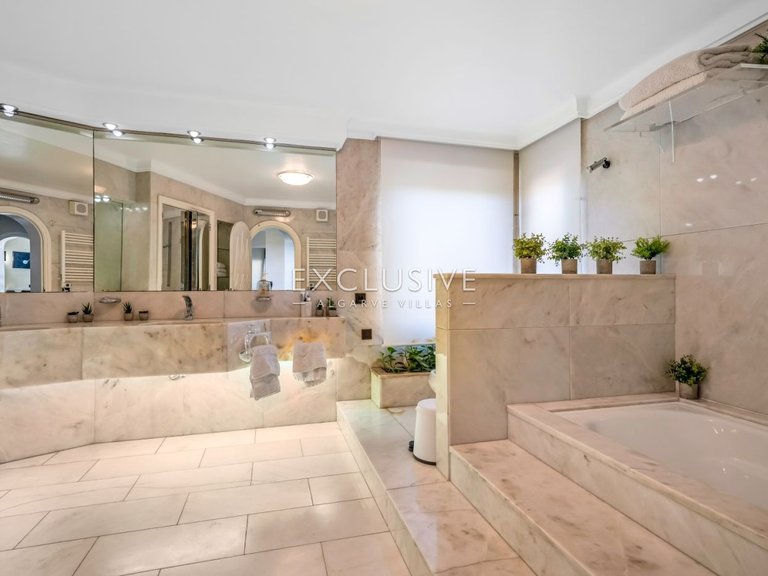Villa for Sale in Albufeira, Algarve 13