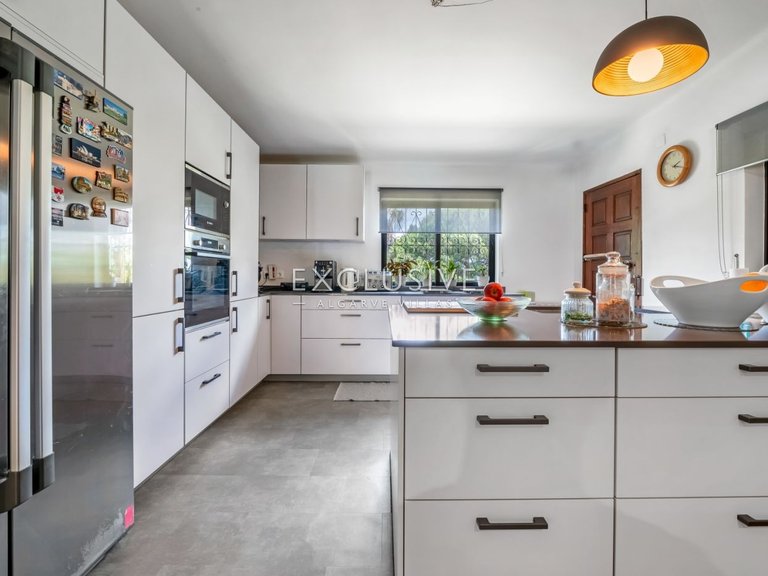 Villa for Sale in Quarteira, Algarve 6