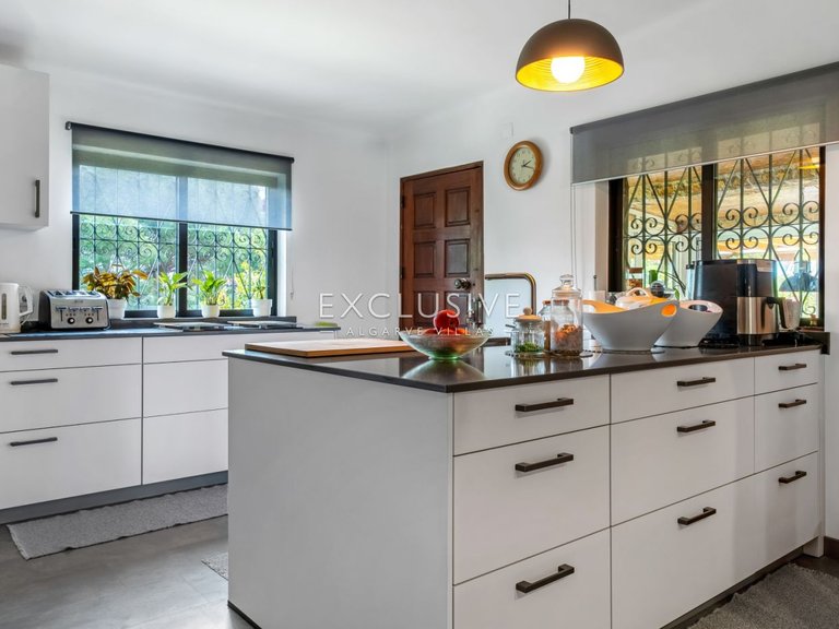Villa for Sale in Quarteira, Algarve 5