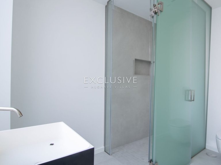 Villa for Sale in Carvoeiro, Algarve 15