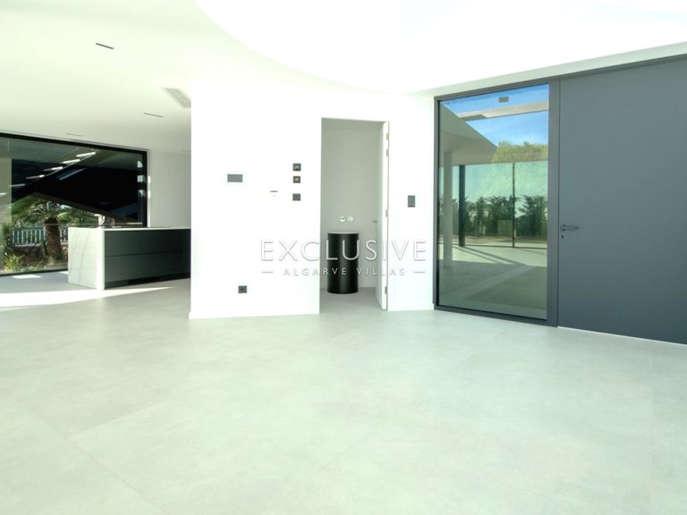 Villa for Sale in Carvoeiro, Algarve 11