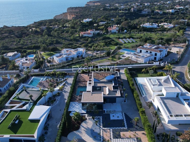 Villa for Sale in Carvoeiro, Algarve 5