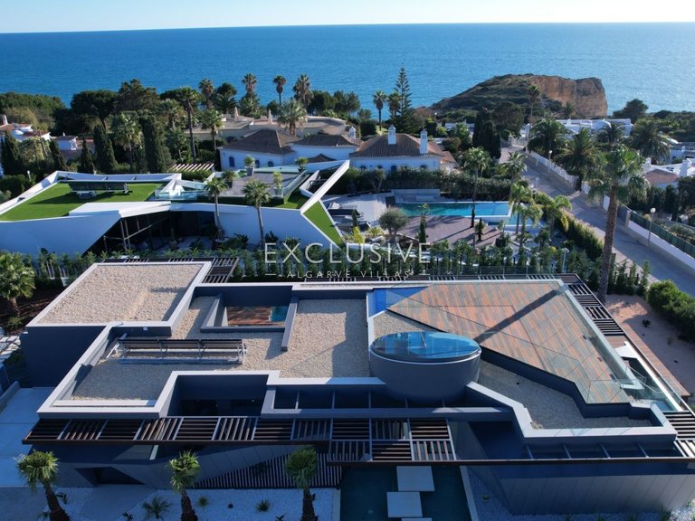 Villa for Sale in Carvoeiro, Algarve 1