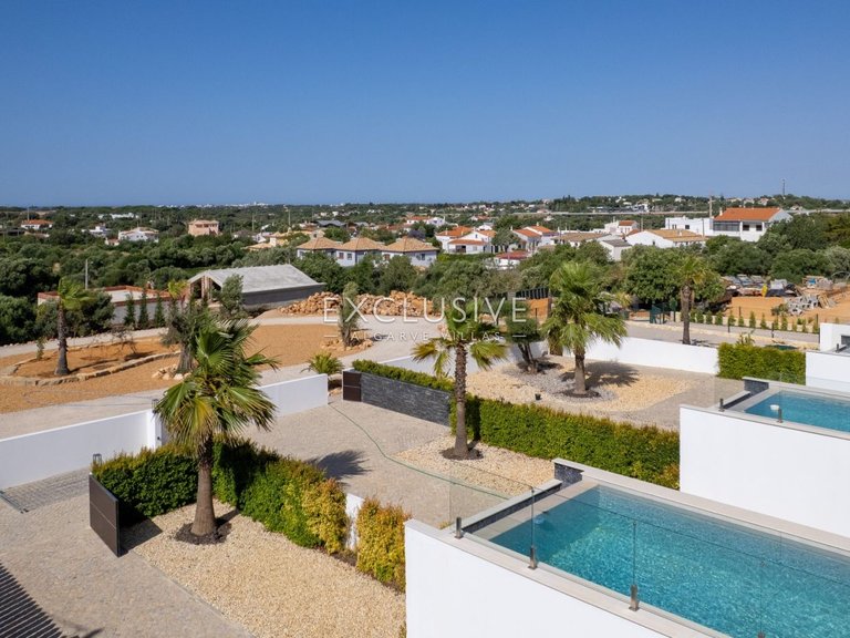 Villa for Sale in Almancil, Algarve 5