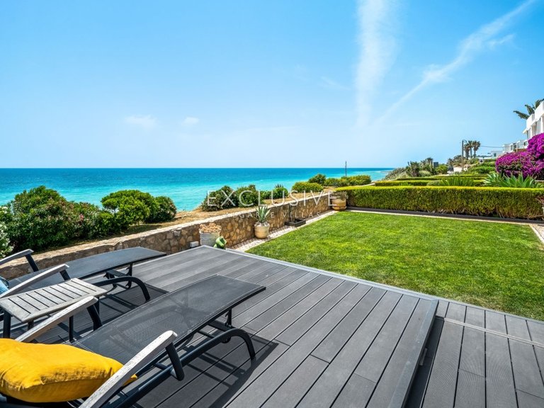 Villa for Sale in Praia Da Luz, Algarve 1