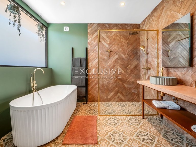 Villa for Sale in Ferragudo, Algarve 15