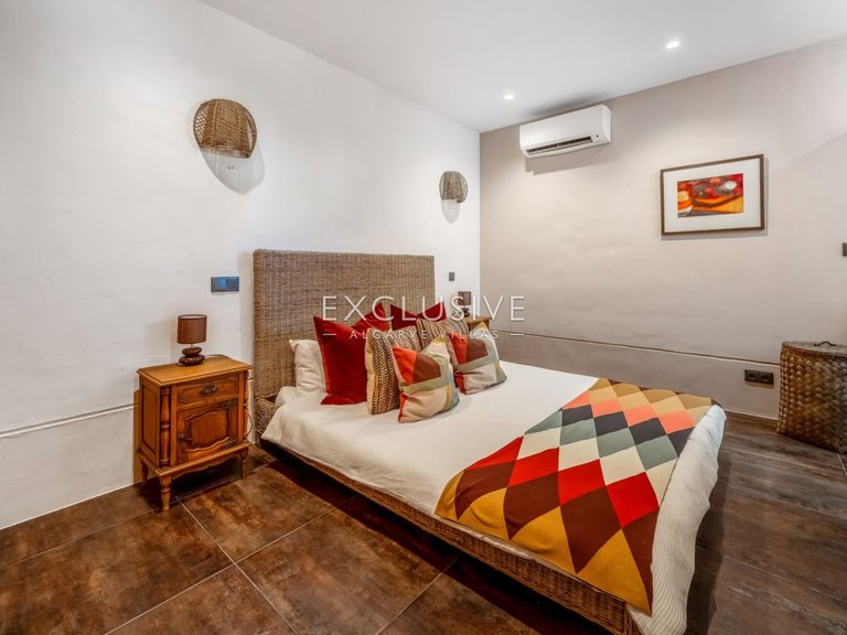 Villa for Sale in Ferragudo, Algarve 14