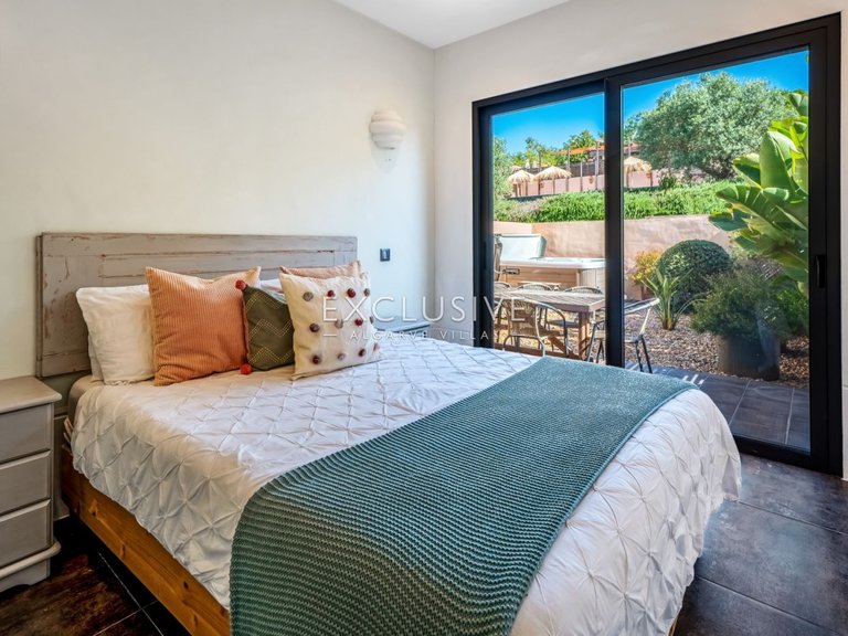 Villa for Sale in Ferragudo, Algarve 17