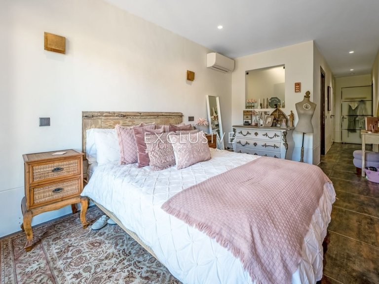 Villa for Sale in Ferragudo, Algarve 28