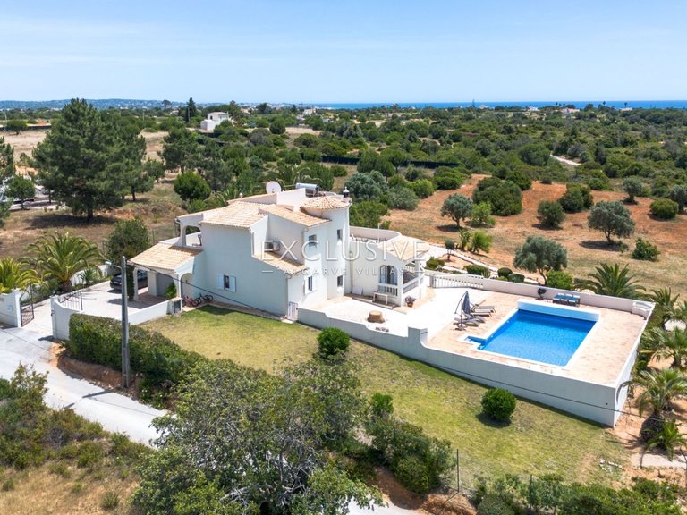 Villa for Sale in Porches, Algarve 28
