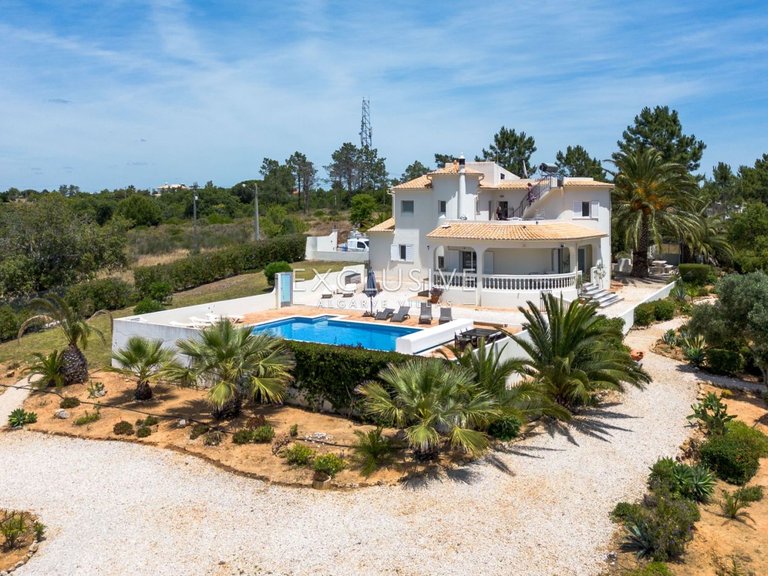 Villa for Sale in Porches, Algarve 25