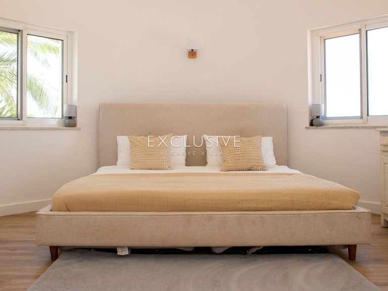Villa for Sale in Porches, Algarve 13