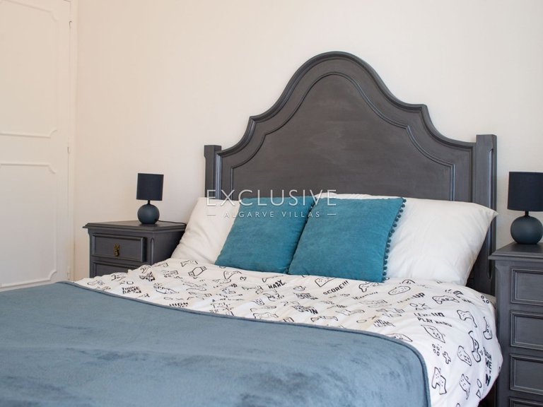 Villa for Sale in Porches, Algarve 8