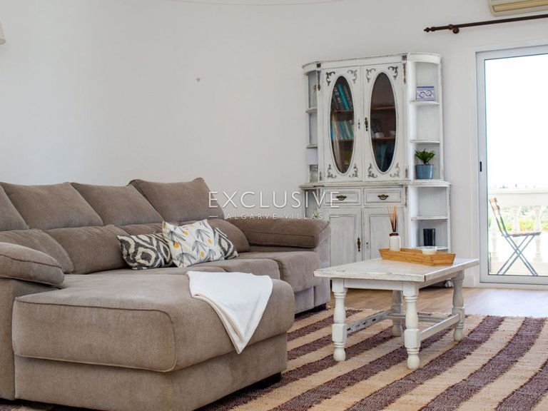 Villa for Sale in Porches, Algarve 4