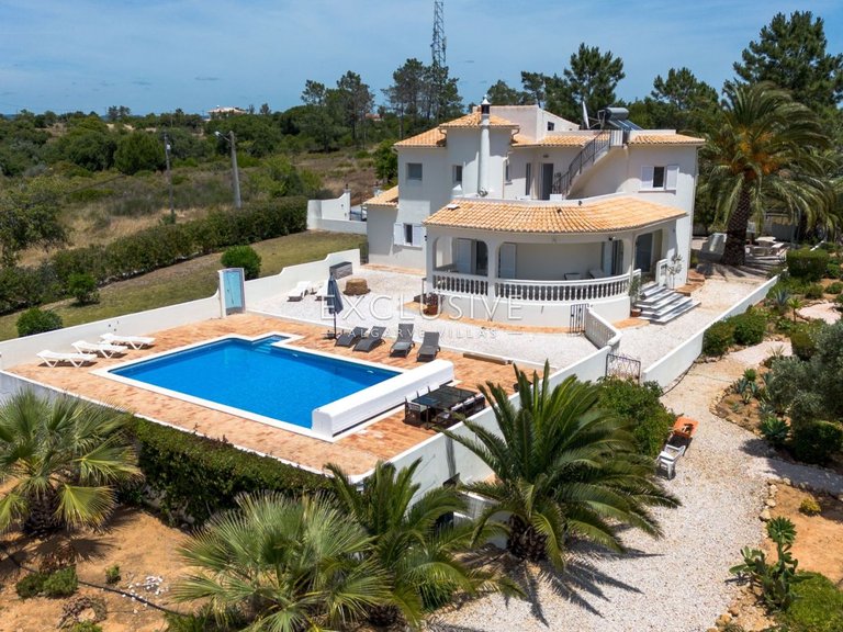 Villa for Sale in Porches, Algarve 2