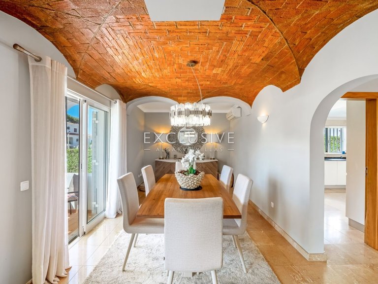 Villa for Sale in Vilamoura, Algarve 24