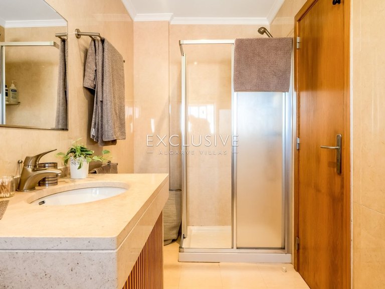 Villa for Sale in Vilamoura, Algarve 12