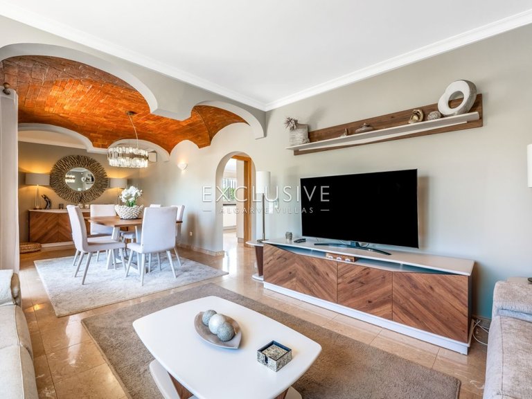 Villa for Sale in Vilamoura, Algarve 16