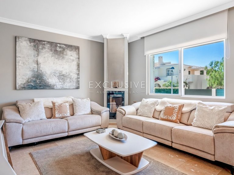 Villa for Sale in Vilamoura, Algarve 3