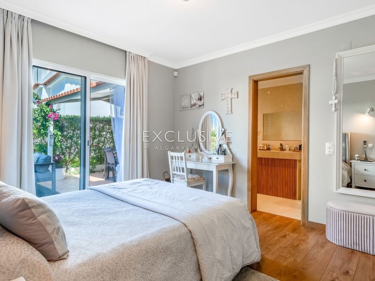 Villa for Sale in Vilamoura, Algarve 19