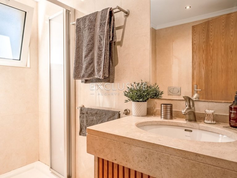 Villa for Sale in Vilamoura, Algarve 10