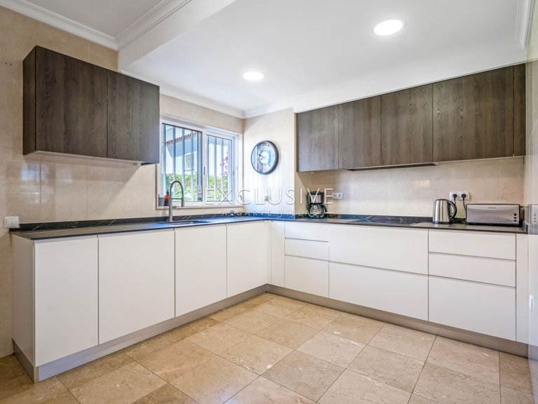Villa for Sale in Vilamoura, Algarve 27