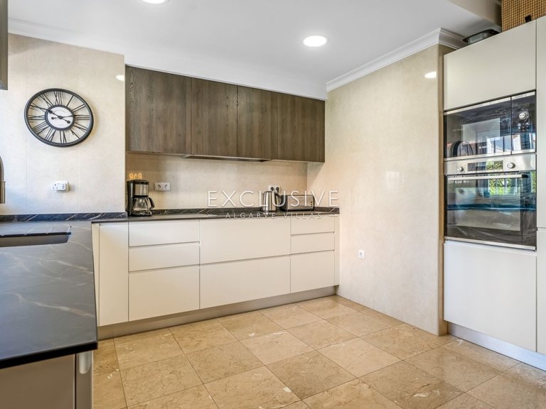 Villa for Sale in Vilamoura, Algarve 8