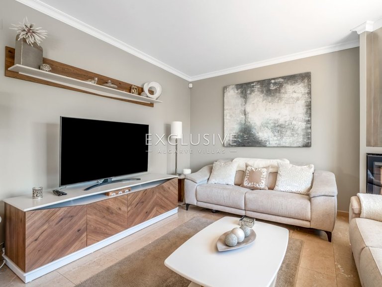 Villa for Sale in Vilamoura, Algarve 30