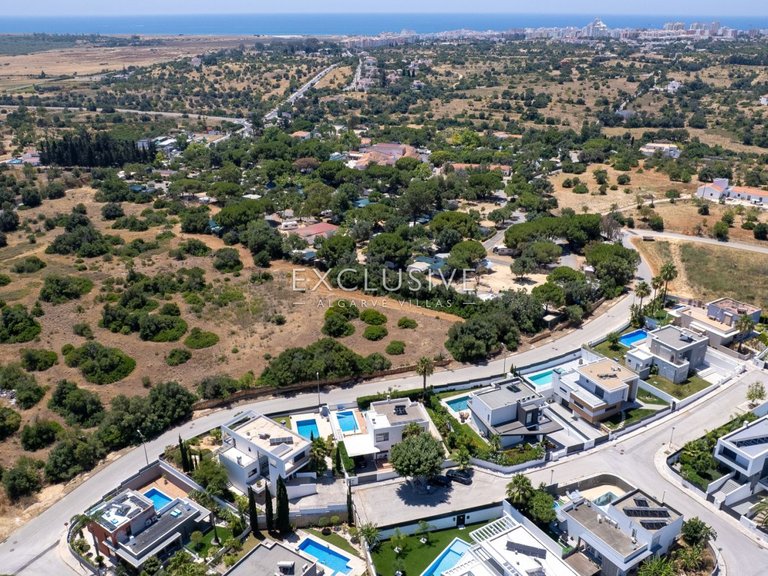 Villa for Sale in ArmaÇÃo De Pera, Algarve 49