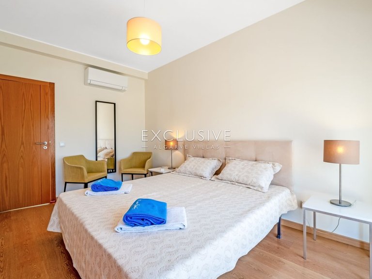 Villa for Sale in ArmaÇÃo De Pera, Algarve 44