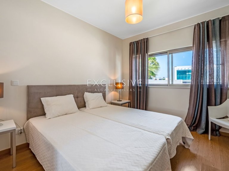 Villa for Sale in ArmaÇÃo De Pera, Algarve 33
