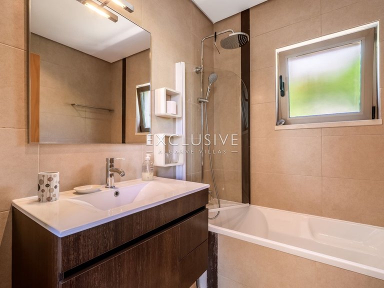 Villa for Sale in ArmaÇÃo De Pera, Algarve 32