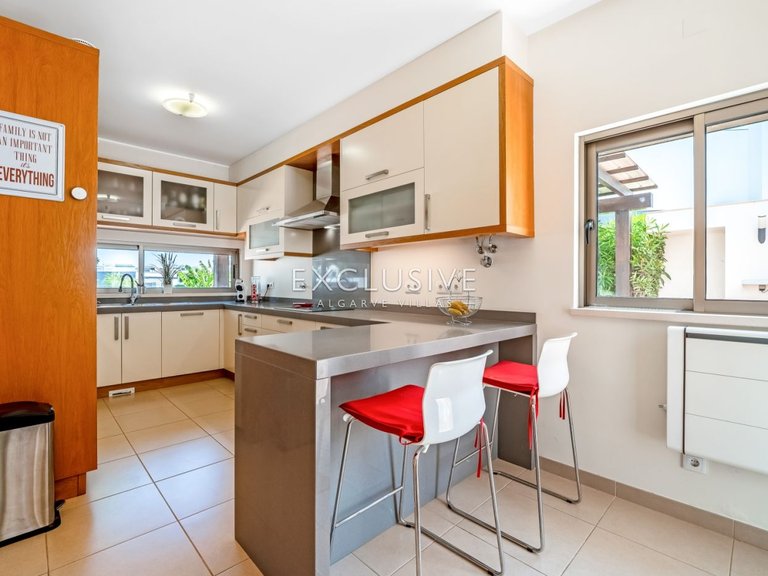 Villa for Sale in ArmaÇÃo De Pera, Algarve 20