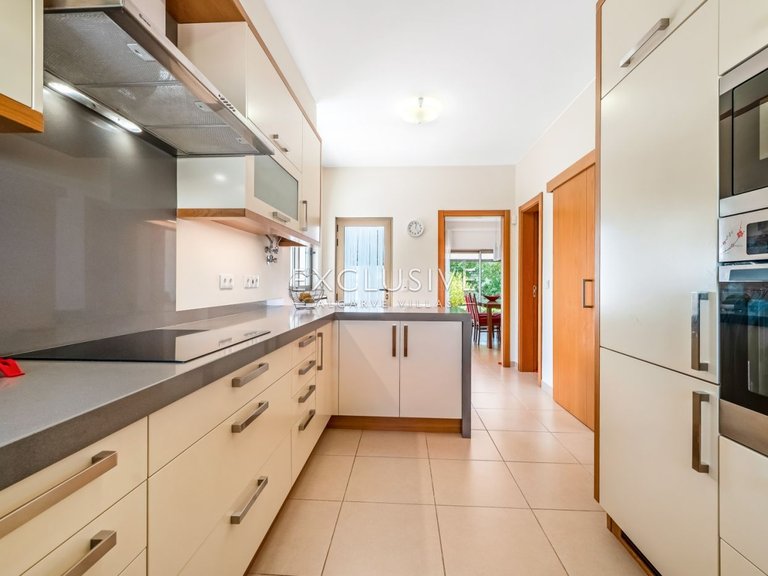 Villa for Sale in ArmaÇÃo De Pera, Algarve 17