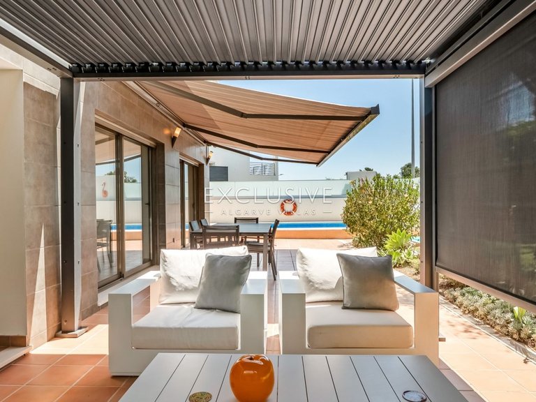Villa for Sale in ArmaÇÃo De Pera, Algarve 10